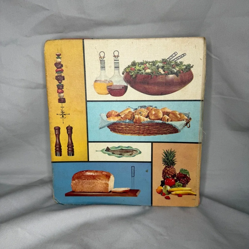 Vintage Betty Crocker's New Picture Cook Book 1961 First Edition 2nd Printing